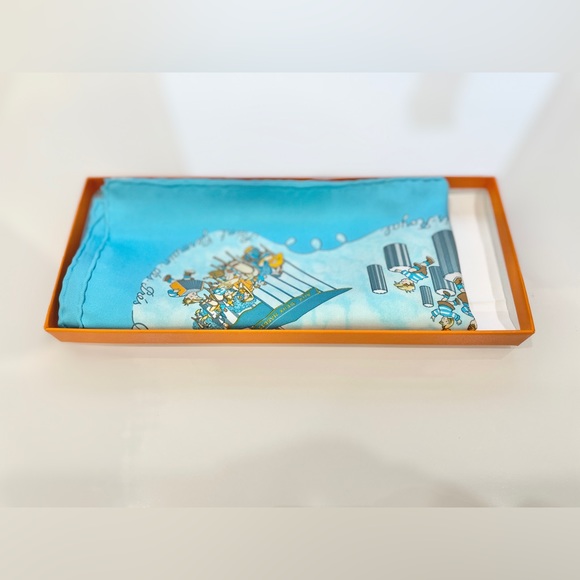 Authentic Hermès Carré Gravoche “Les Triplés” Uniquely Produced in Sky Blue - Picture 5 of 14